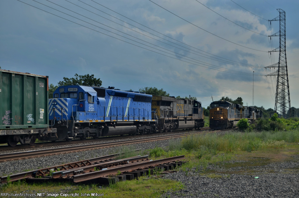 CSX Q703 (L) meeting CSX L128 (r)
